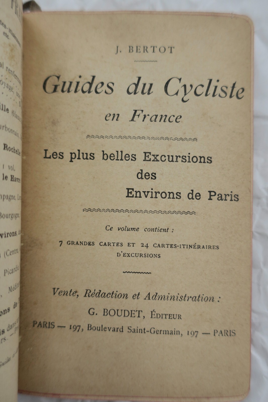 Cyclist's Guide to Paris Surroundings<span class="lla-card-orig-wrap"><span class="lla-card-orig">❦ GUIDES DU CYCLISTE EN FRANCE environs de Paris</span></span> - La Librairie Antique