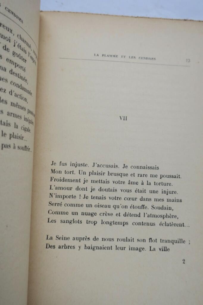 HENRIOT (Émile). La Flamme et les cendres + dédicace