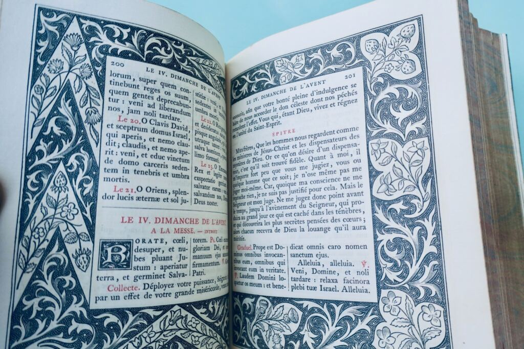 Roman Hours with Engraved Illustrations