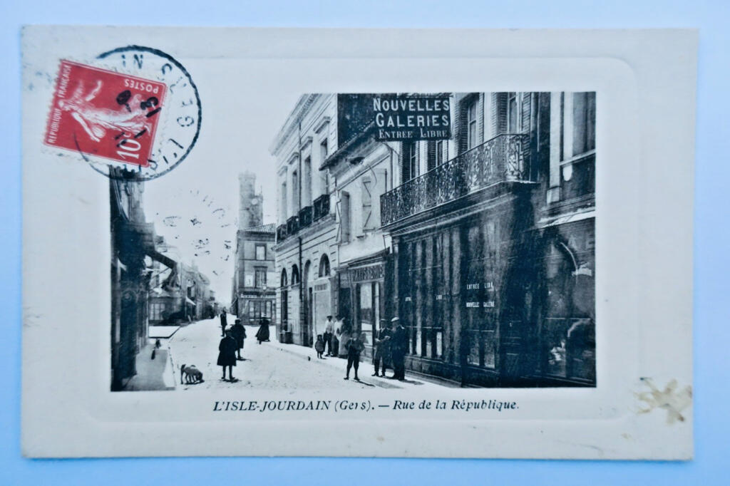 Schaufenster von Isle-Jourdain im Jahr 1913