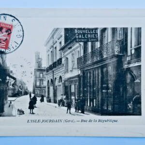Isle-Jourdain 32 GERS rue de la république 1913 devanture