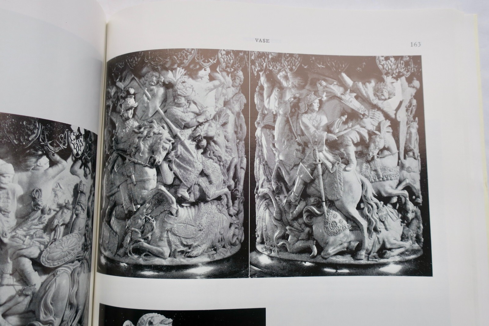 Elfenbeinschnitzereien aus allen Kulturen und Epochen - Image 18