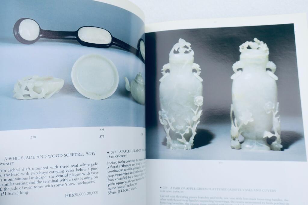 Feine Jadeschnitzereien, Jadeit-Schmuck und Kunstwerke