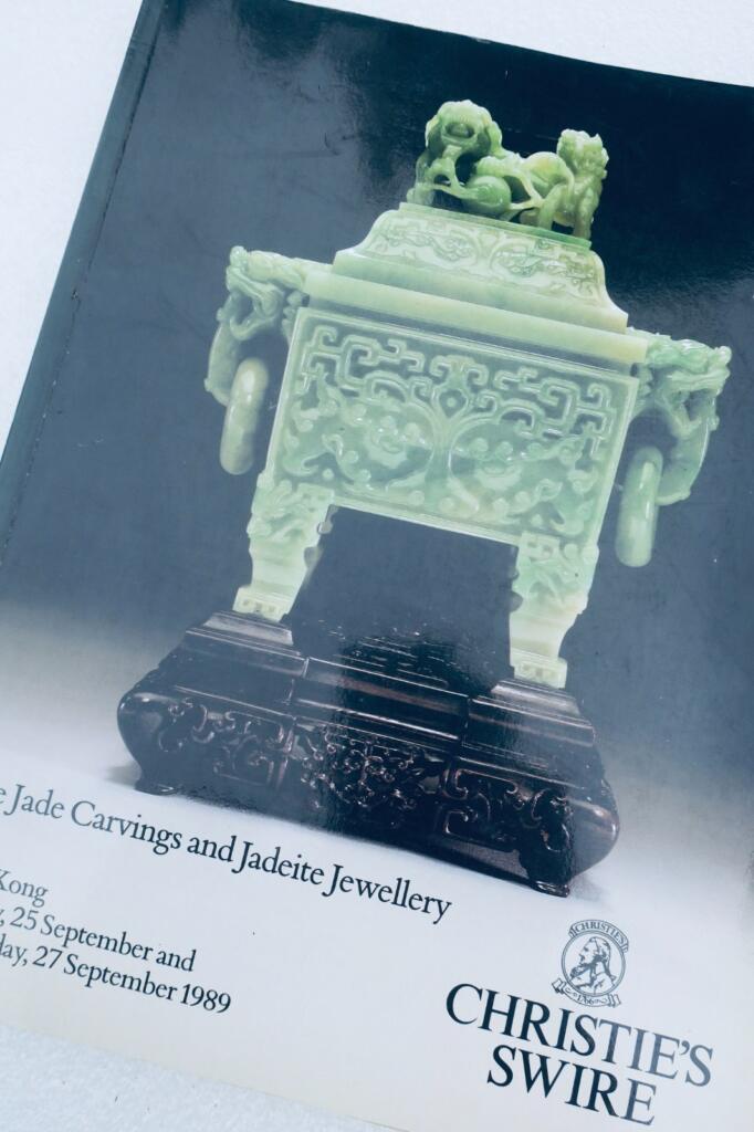 Feine Jadeschnitzereien, Jadeit-Schmuck und Kunstwerke