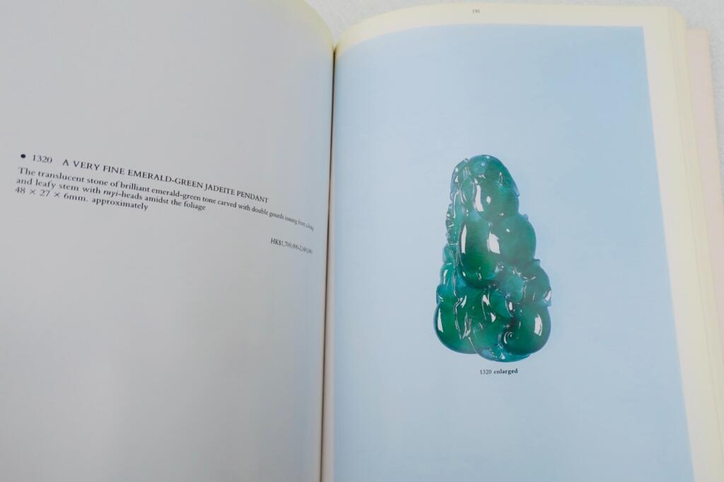 Feine Jadeschnitzereien, Jadeit-Schmuck und Kunstwerke