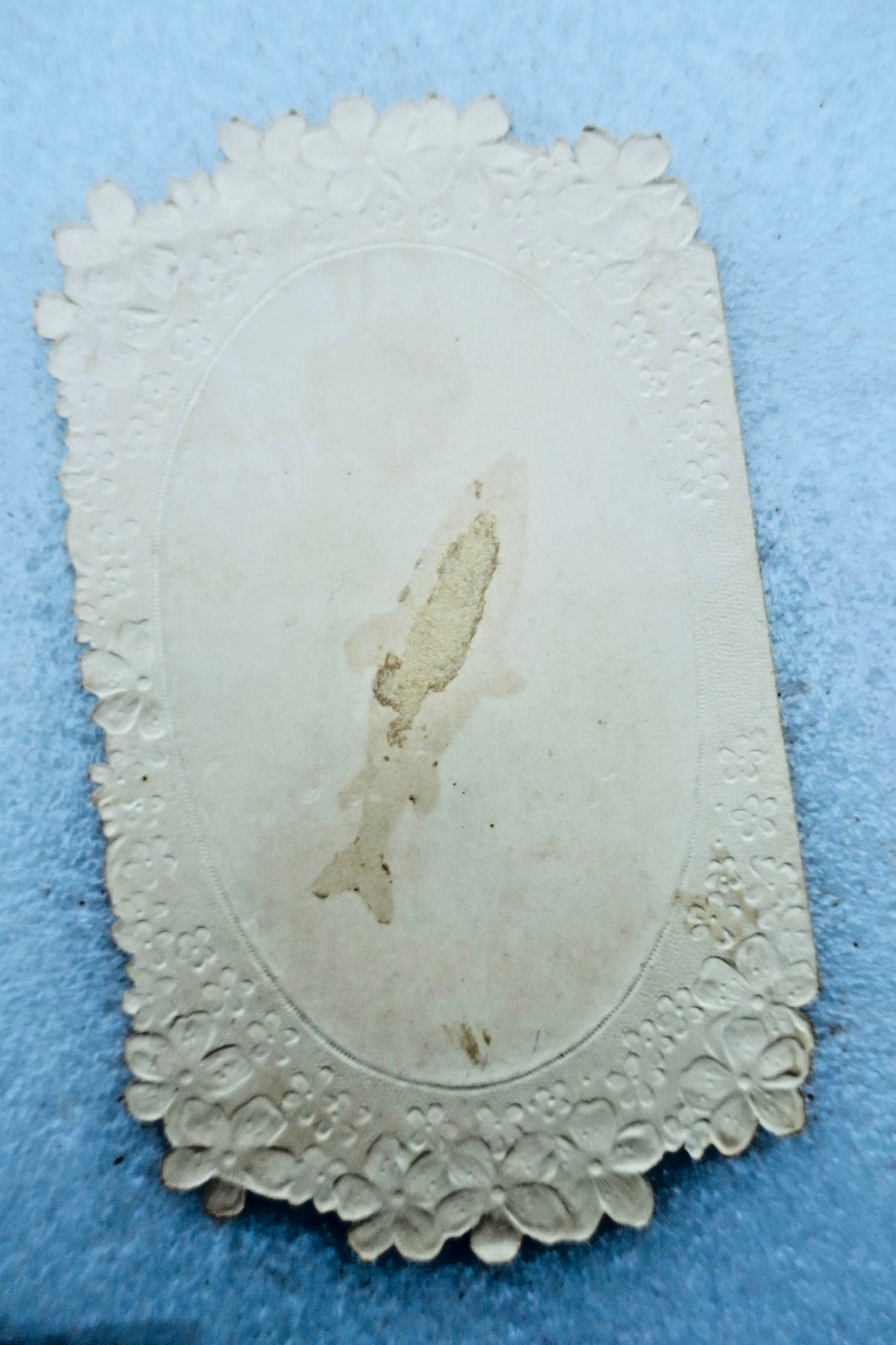 jeune fille IMAGE Gauffré Embossed 100 x 165 mm. - La Librairie Antique
