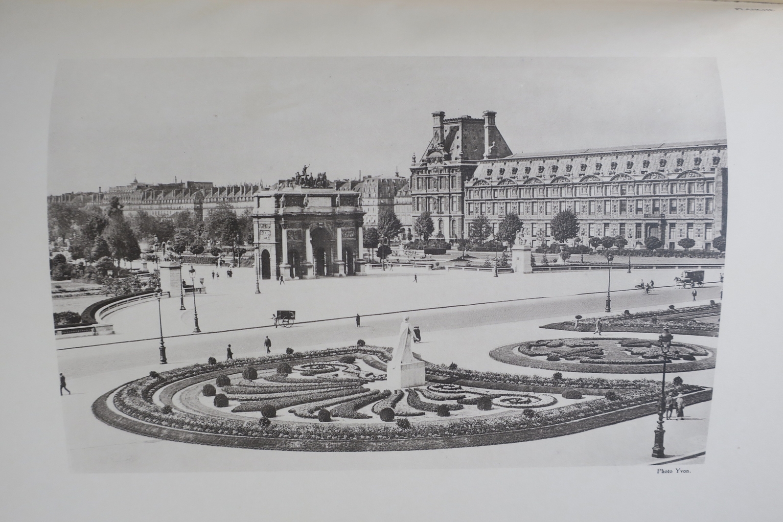 La Place du Carrousel 1931 - La Librairie Antique