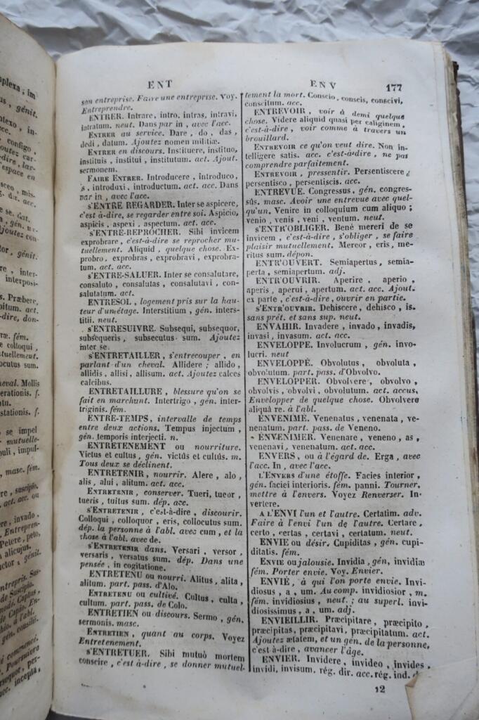 Beginner's Latin Dictionary, French-Latin
