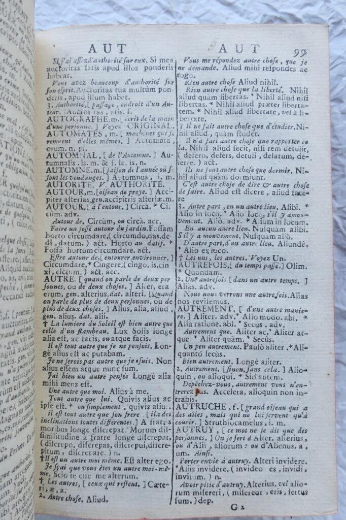 Französisch-Lateinisches Wörterbuch mit königlichem Apparat
