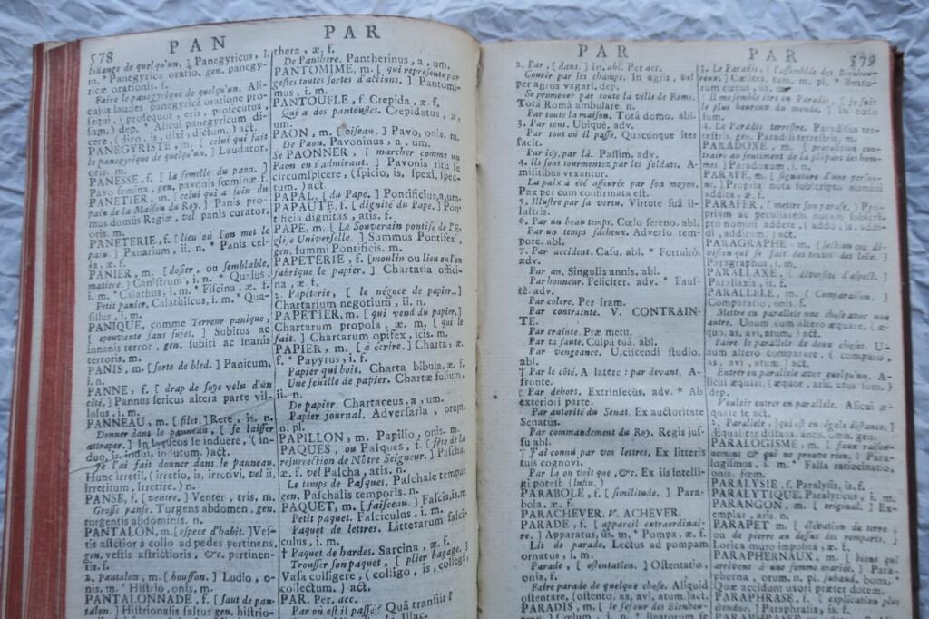 Französisch-Lateinisches Wörterbuch mit königlichem Apparat