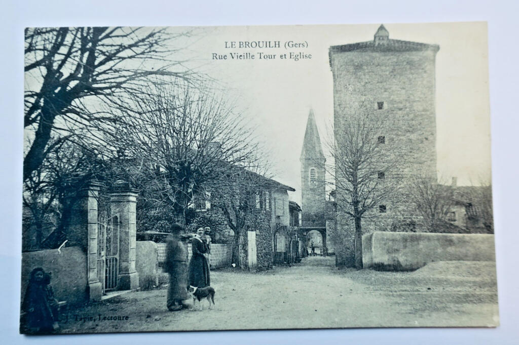 Le Brouilh rue vieille et tour 32 GERS