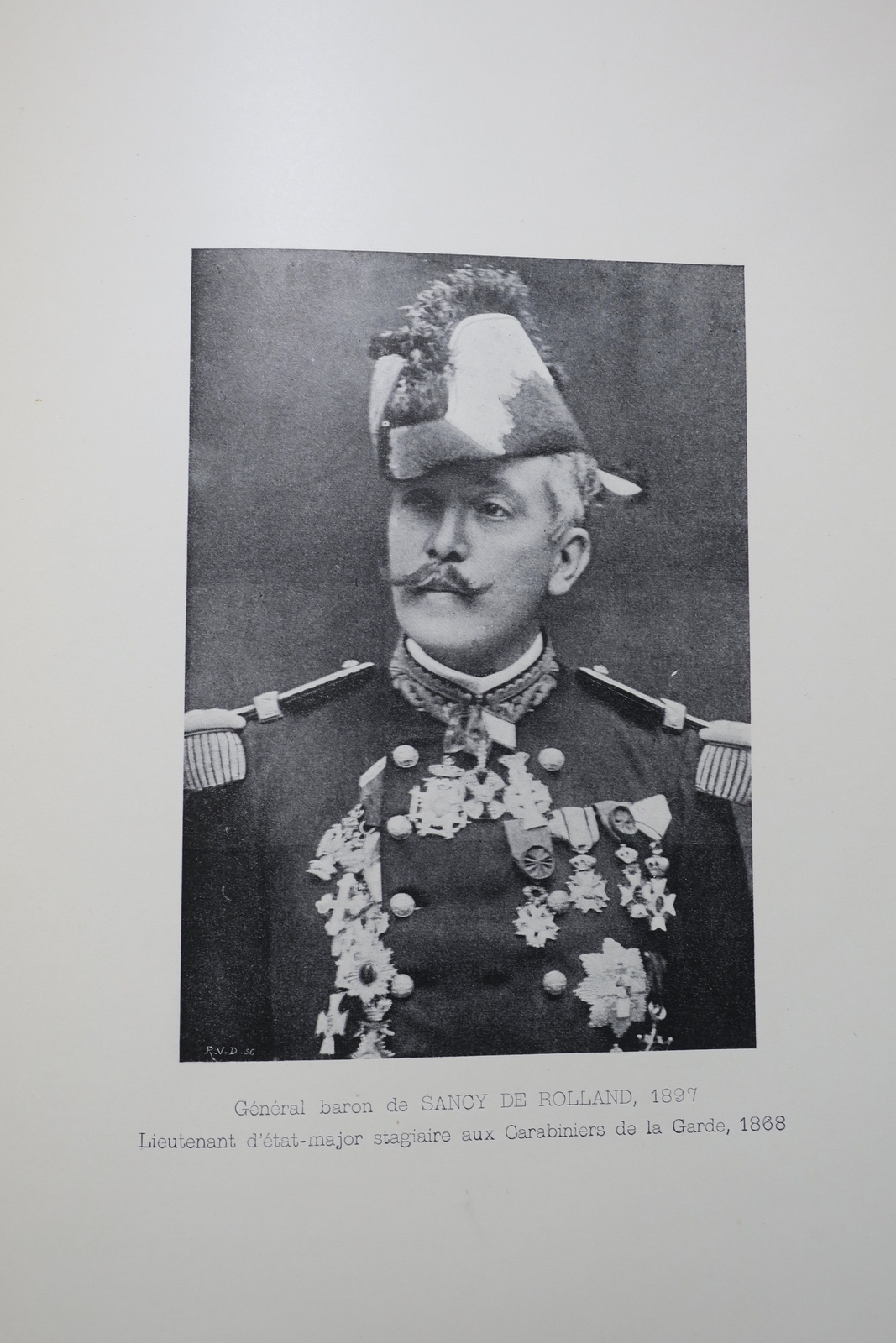 Golden Book of the Carabiniers<span class="lla-card-orig-wrap"><span class="lla-card-orig">❦ Le livre d’or des Carabiniers. Illustré par Ed. DETAILLE, TITEUX, Van MUYDEN</span></span> - La Librairie Antique