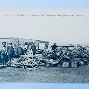 LE TREPORT 76 Sauvetage du Matériel des Bains pendant une tempête