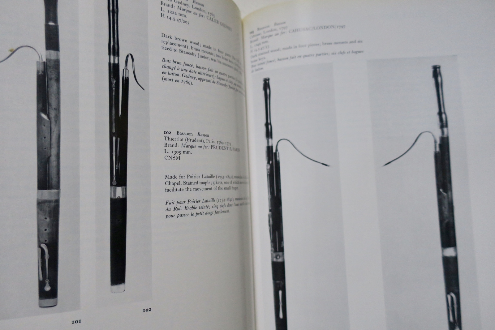18世紀の楽器<span class="lla-card-orig-wrap"><span class="lla-card-orig">❦ Les instruments de musique au XVIIIe siècle, France – Grande-Bretagne</span></span> - La Librairie Antique