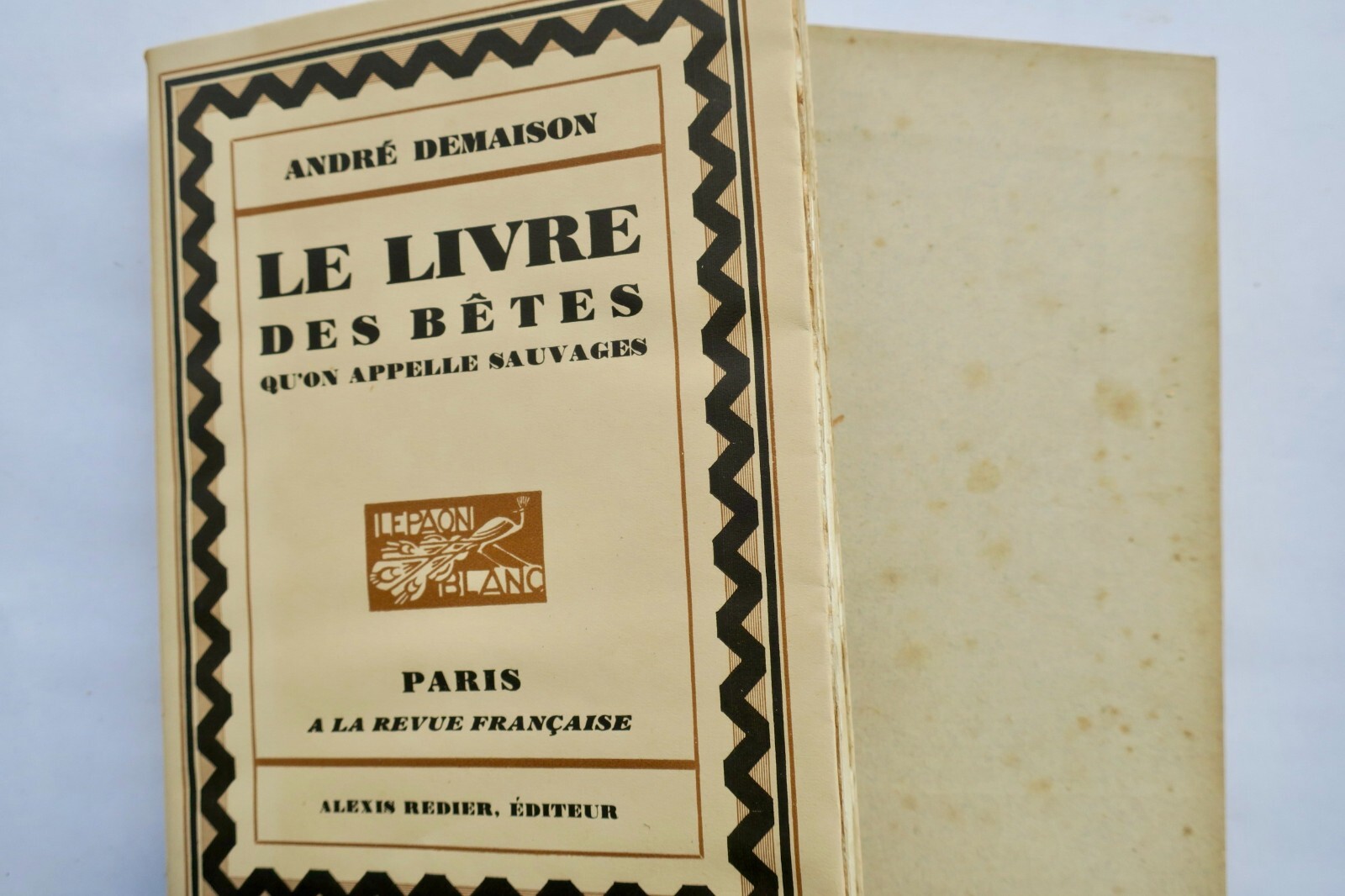 野生動物の書<span class="lla-card-orig-wrap"><span class="lla-card-orig">❦ LIVRE DES BÊTES QU’ ON APPELLE SAUVAGES. DEMAISON (André)</span></span> - La Librairie Antique