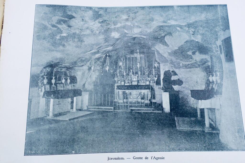Catholic universe: Religious monuments and ceremonies