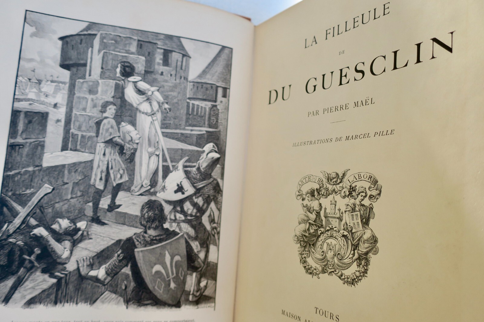 デュ・ゲスクランの娘の物語<span class="lla-card-orig-wrap"><span class="lla-card-orig">❦ MAEL LA FILLEULE DE DU GUESCLIN</span></span> - La Librairie Antique
