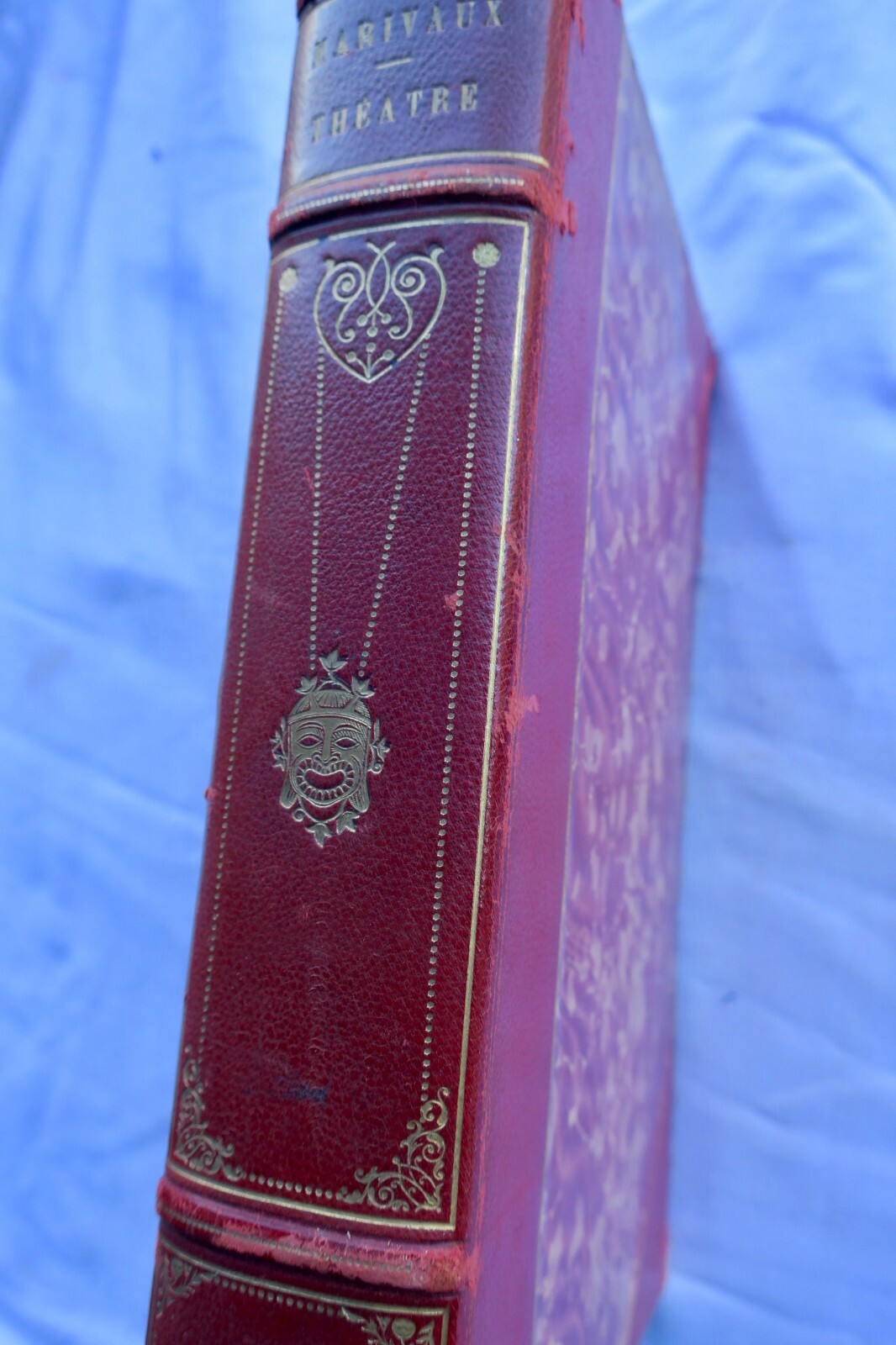 Gesammeltes Theaterwerk mit farbigen Porträts<span class="lla-card-orig-wrap"><span class="lla-card-orig">❦ MARIVAUX OEUVRES DE MARIVAUX – THEATRE COMPLET 1878</span></span> - La Librairie Antique
