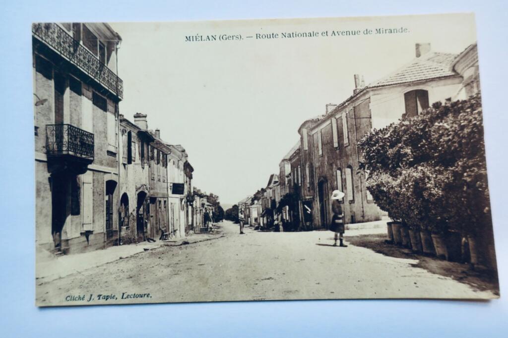 Miélan route nationale et avenue de mirande 32 GERS