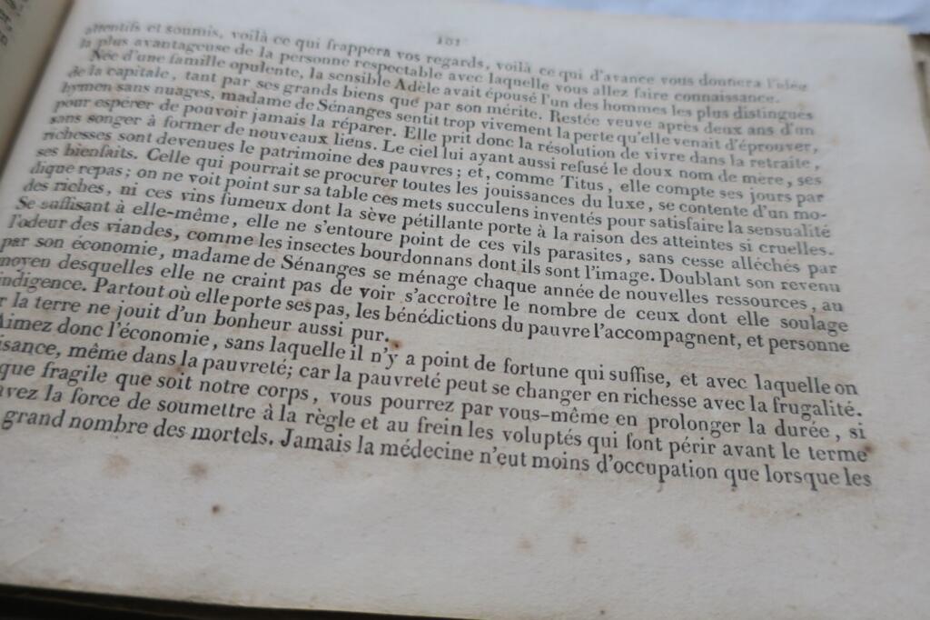 Moral lessons through contrasting tales and engravings