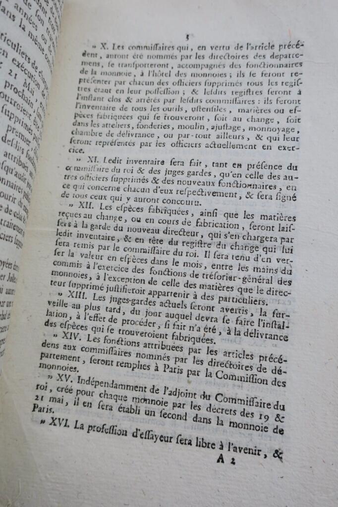 Currency and legal notices of the Republic