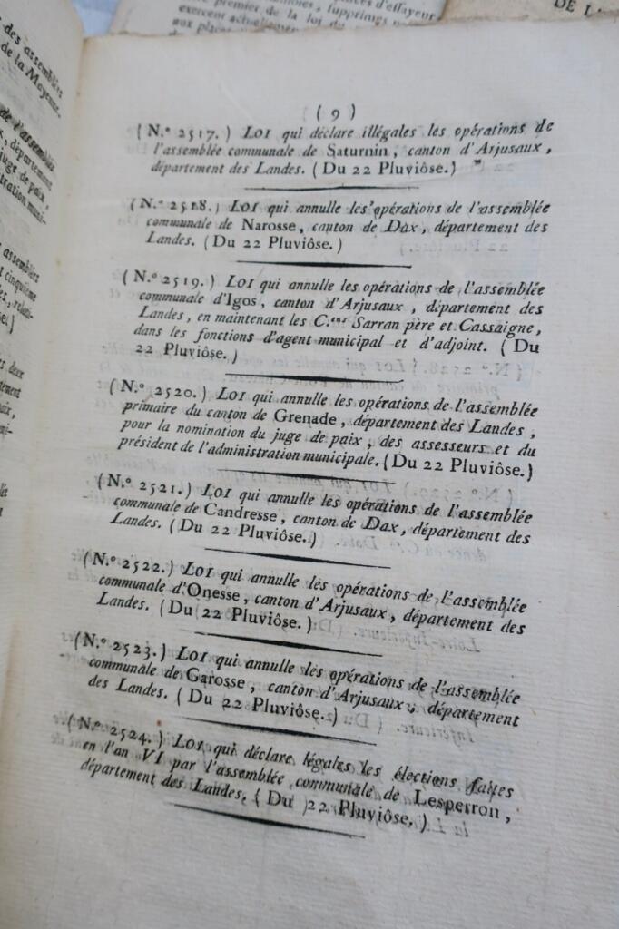 Currency and legal notices of the Republic