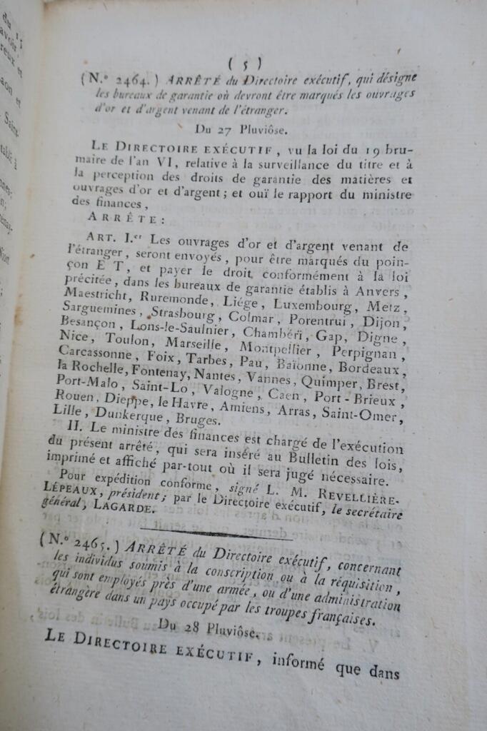 Currency and legal notices of the Republic