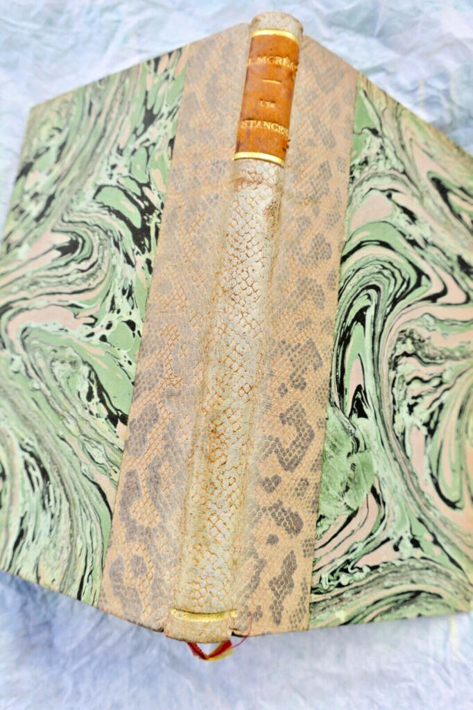 优雅半皮装帧的诗歌集