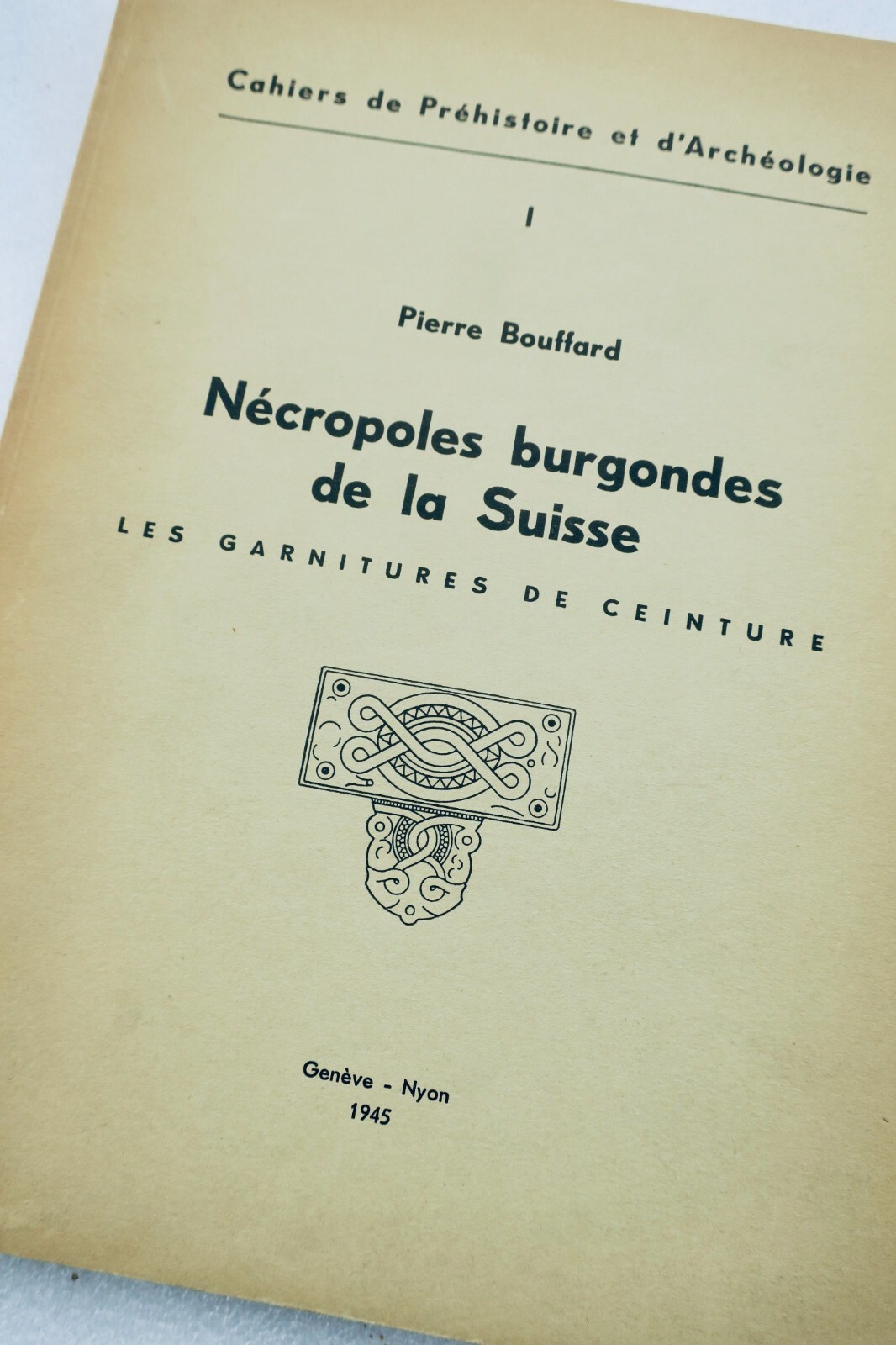 Burgundian Necropolis Belt Fittings<span class="lla-card-orig-wrap"><span class="lla-card-orig">❦ NÉCROPOLES BURGONDES DE LA SUISSE – Les garnitures de ceinture</span></span> - La Librairie Antique