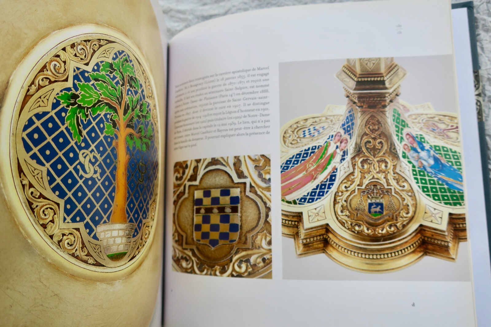 Cathedral Treasures: Sacred Goldwork of Bayeux<span class="lla-card-orig-wrap"><span class="lla-card-orig">❦ ORFEVRERIE TRESORS de la CATHEDRALE de BAYEUX RELIQUAIRE OSTENSOIR…</span></span> - La Librairie Antique