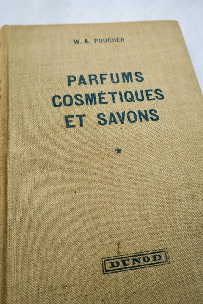 Parfums Cosmétiques et Savons avec une étude spéciale des Produits synthétiques