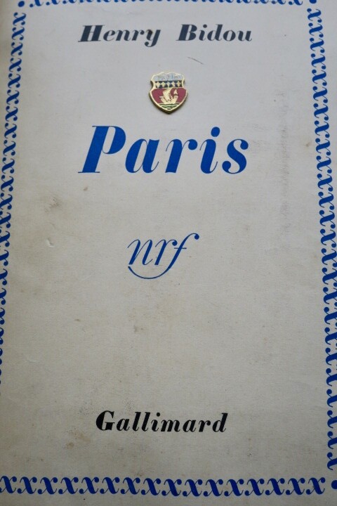 パリのパーソナライズ版<span class="lla-card-orig-wrap"><span class="lla-card-orig">❦ Paris 1937 Gallimard exemplaire personnalisé</span></span> - La Librairie Antique