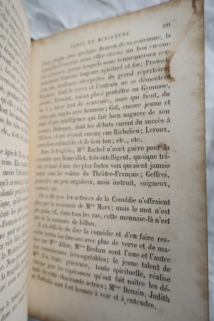 Miniature guide to Paris