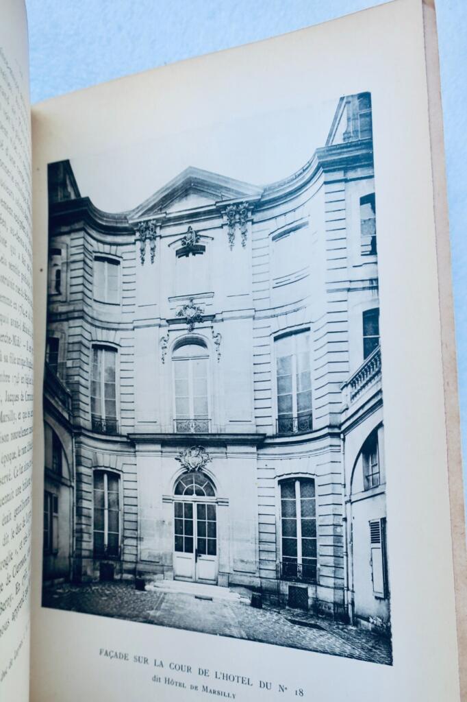 A glimpse into life on Rue du Cherche-Midi