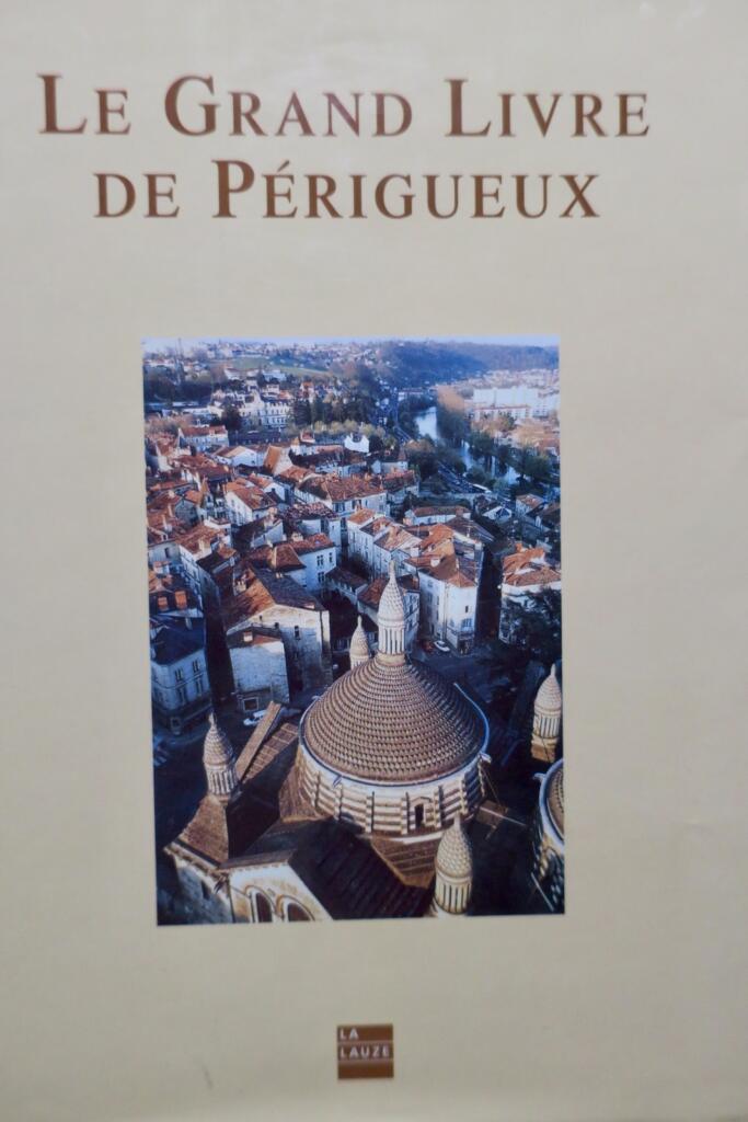 Umfassendes Geschichtsbuch Périgueux