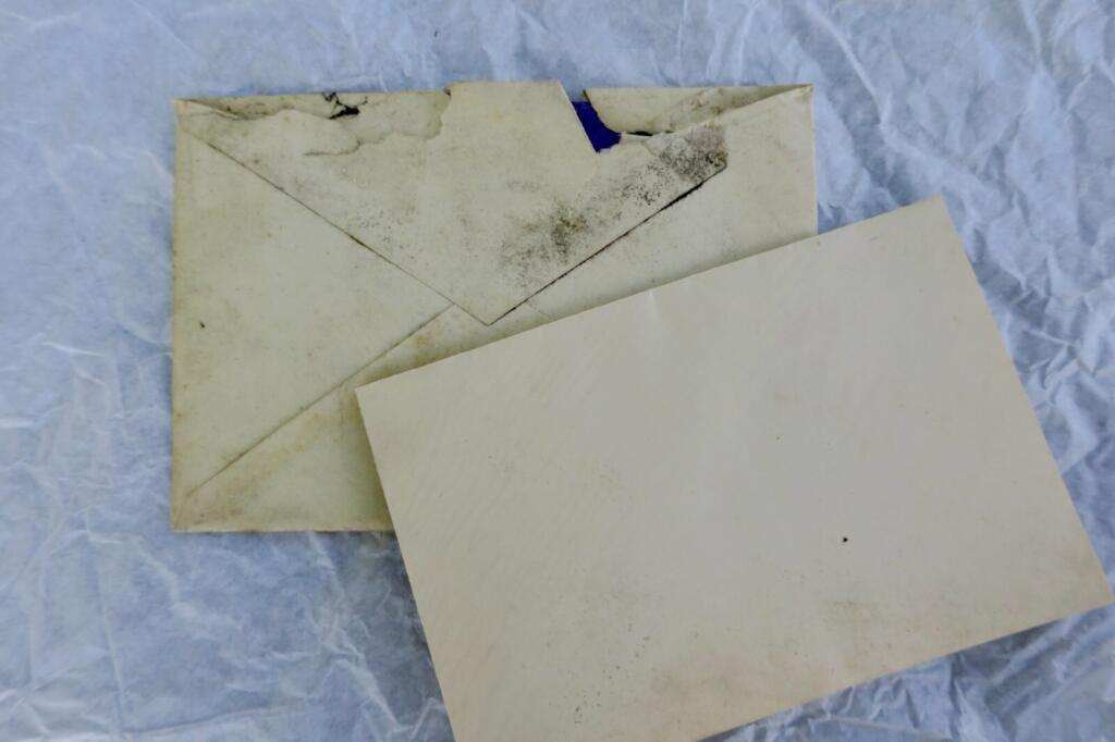 LOUŸS Autographed Letter, Signed