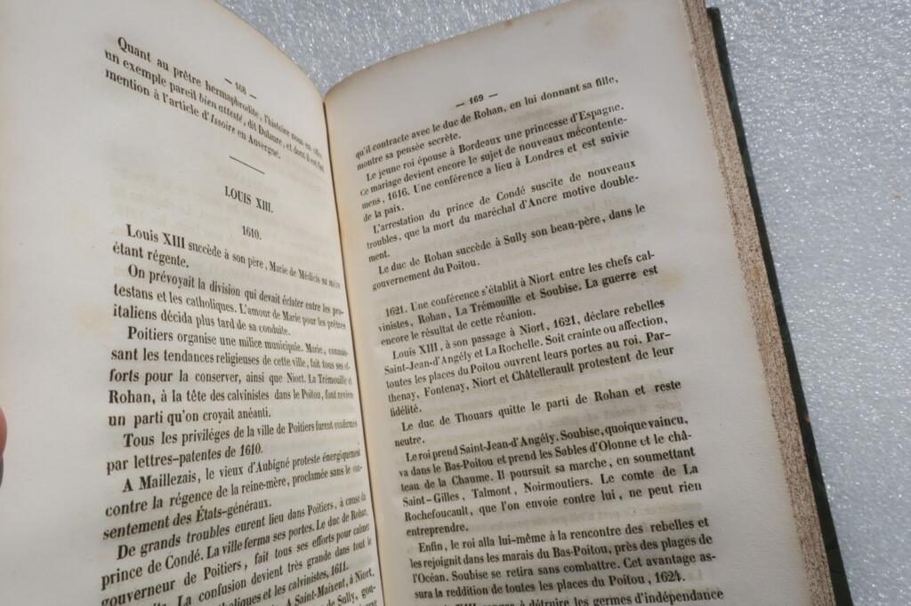 Poitou GIRAUDEAU . PRECIS HISTORIQUE DU POITOU -POUR SERVIR A L&rsquo;HISTOIRE ..