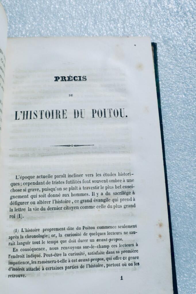 Poitou GIRAUDEAU . PRECIS HISTORIQUE DU POITOU -POUR SERVIR A L&rsquo;HISTOIRE ..