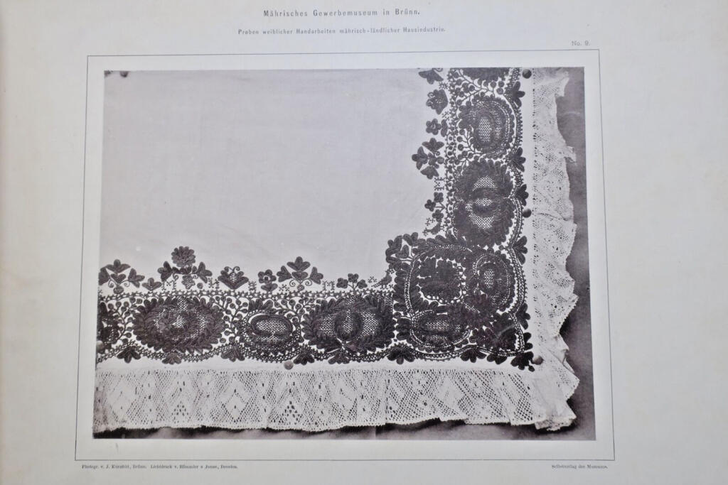 Proben weiblicher Handarbeiten mährisch-landlicher Haus-Industrie 1885