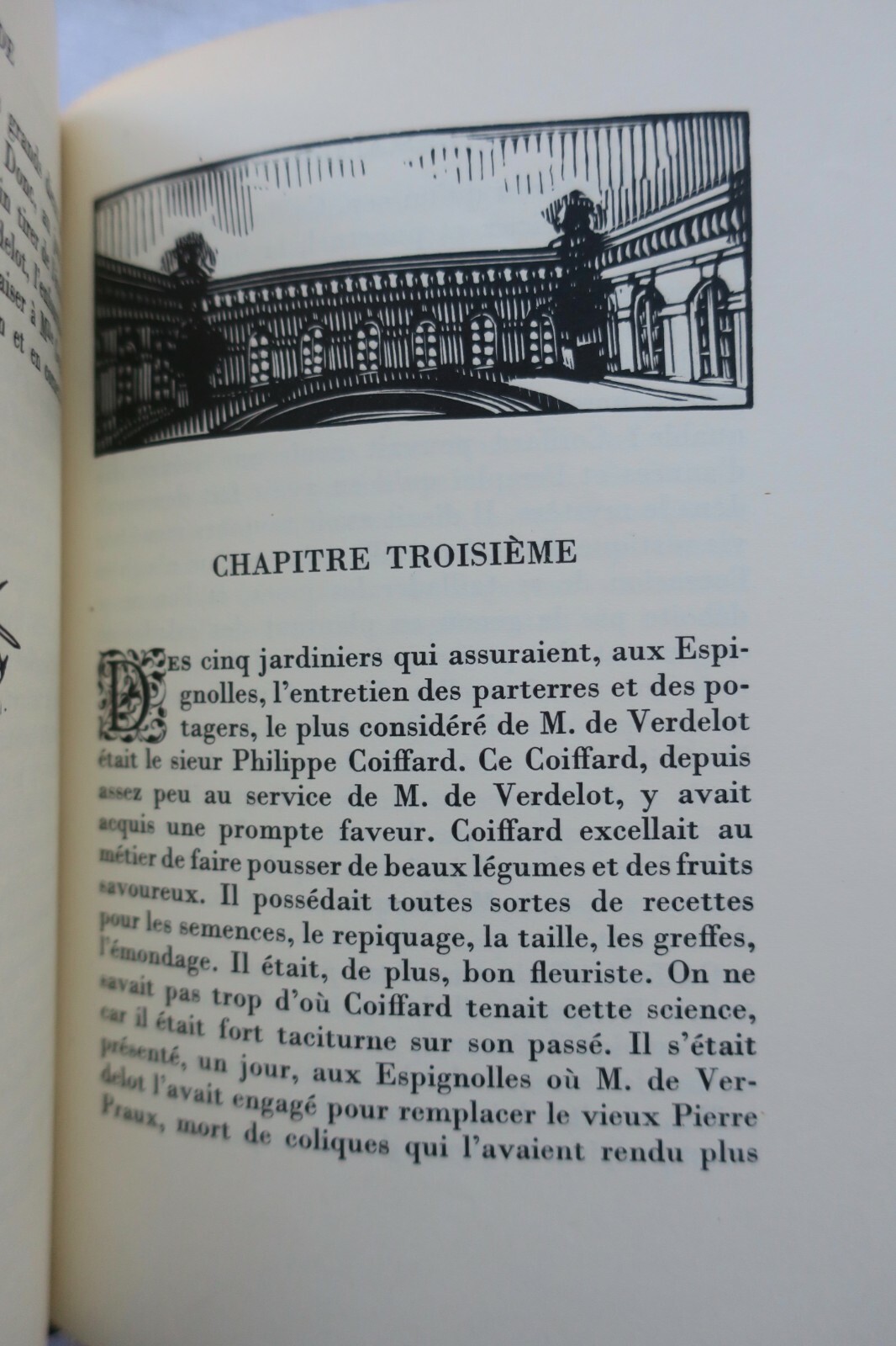 A beautifully illustrated escape<span class="lla-card-orig-wrap"><span class="lla-card-orig">❦ REGNIER L’Escapade 1929 illustré par Vibert</span></span> - La Librairie Antique