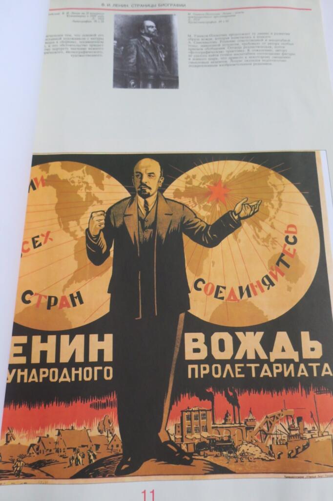 Sowjetische Plakate mit Lenin