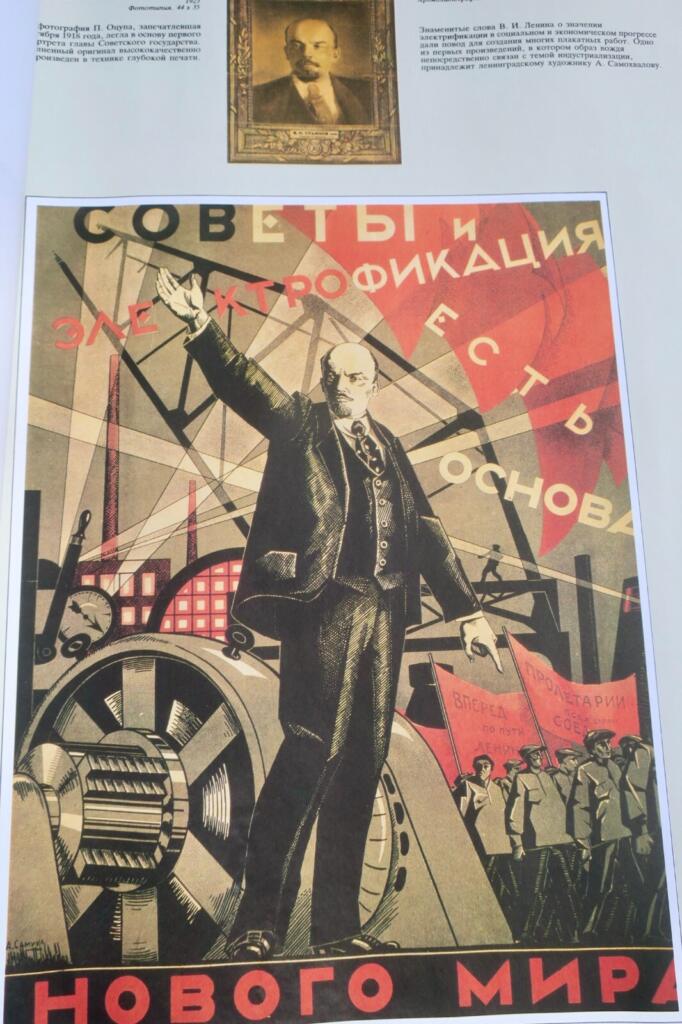 Sowjetische Plakate mit Lenin
