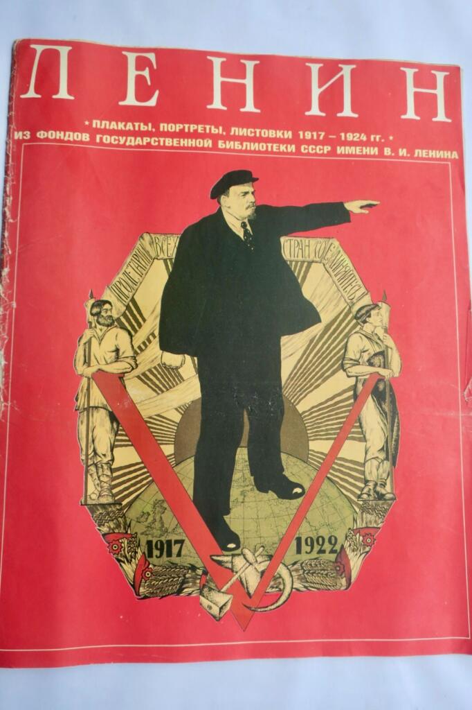 Sowjetische Plakate mit Lenin