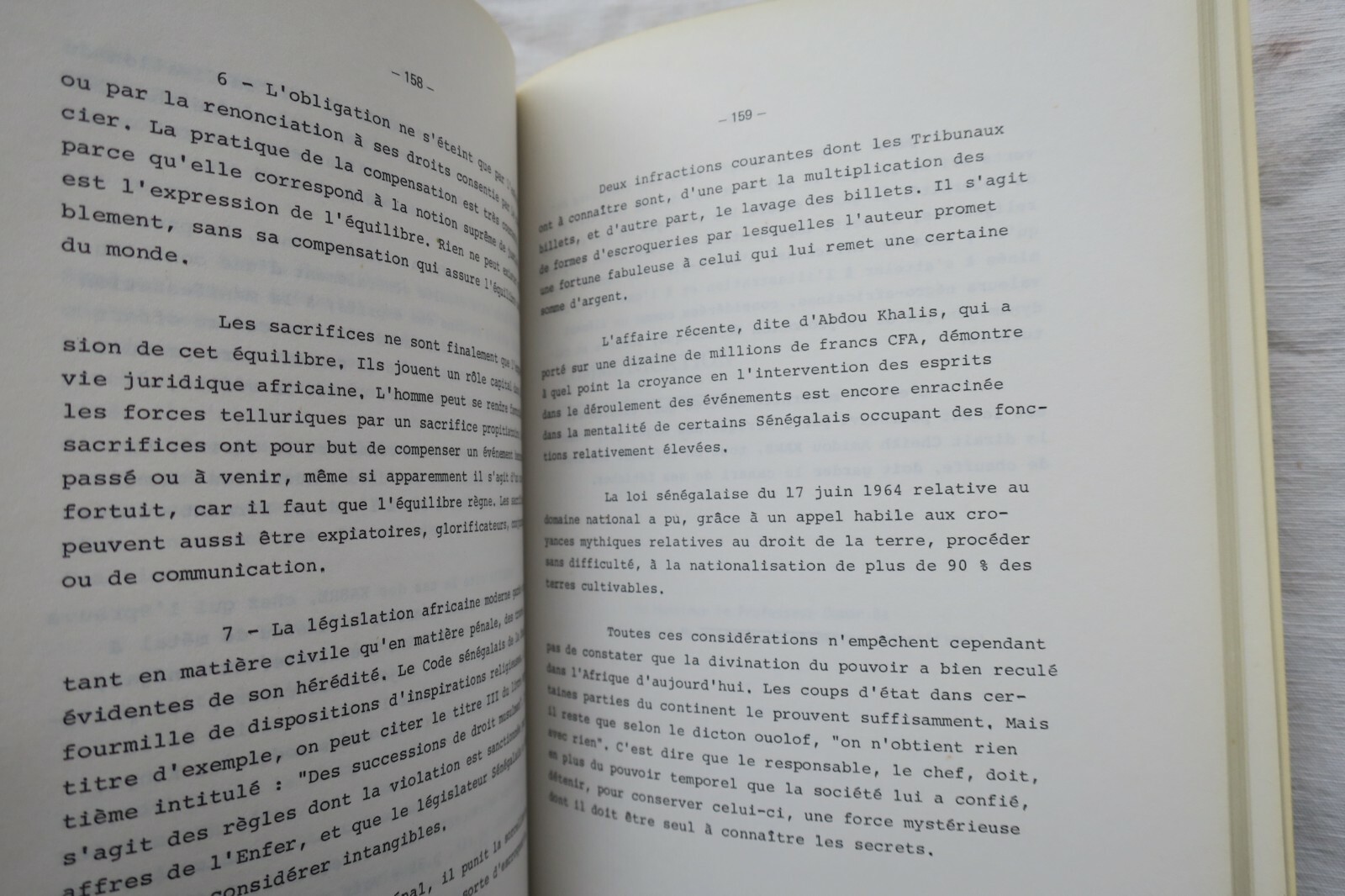 アフリカにおける聖性、権力と法<span class="lla-card-orig-wrap"><span class="lla-card-orig">❦ Sacralité, pouvoir et droit en Afrique</span></span> - La Librairie Antique