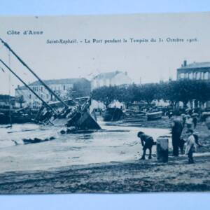 Saint-Raphaël le port pendant la tempête