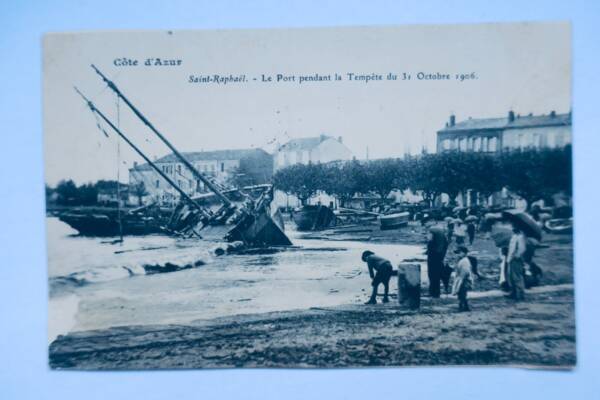 Saint-Raphaël le port pendant la tempête
