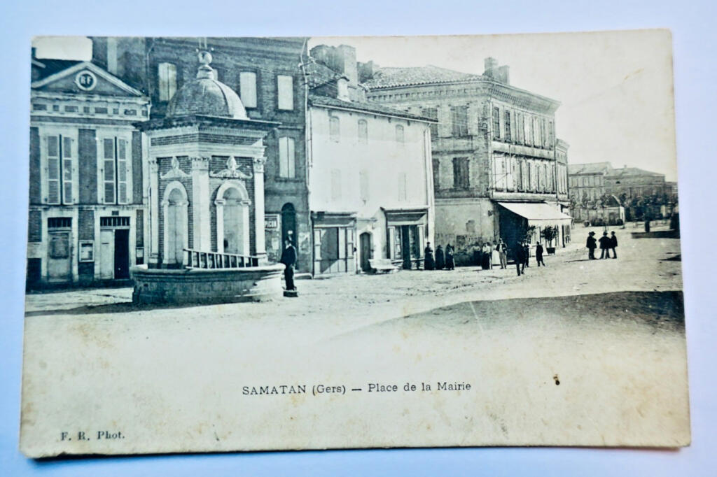 Samatan place de la mairie 32 GERS