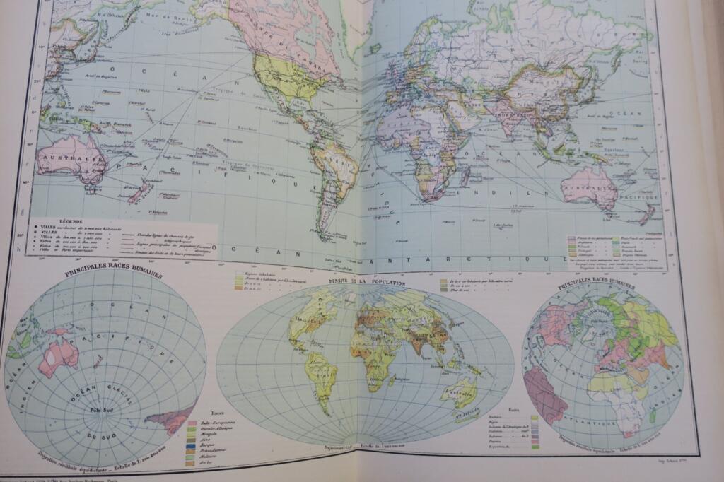 包含64幅彩色地图的现代地理地图集