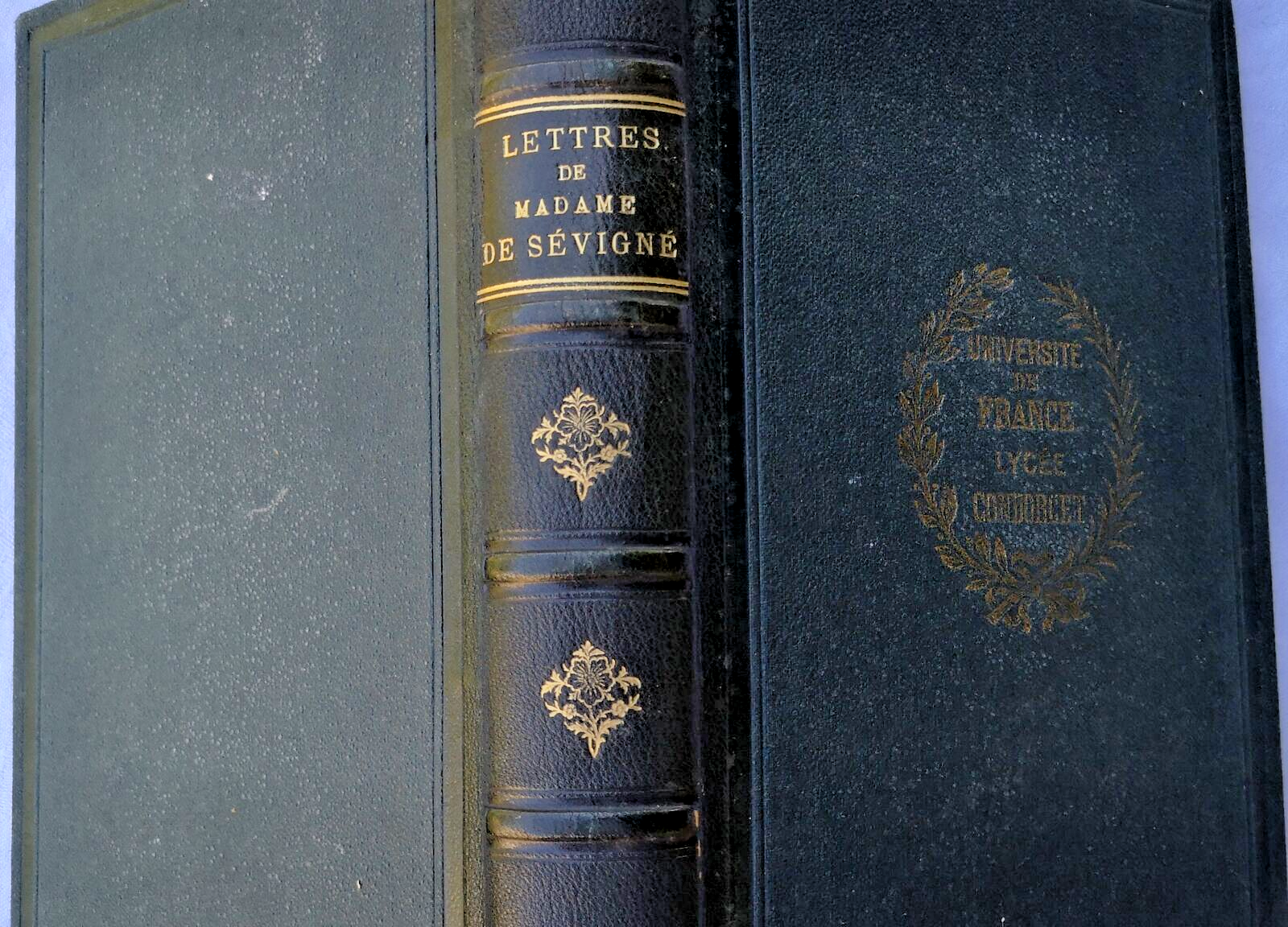 フランス文学者の手紙<span class="lla-card-orig-wrap"><span class="lla-card-orig">❦ SÉVIGNÉ. Lettres de Madame de Sévigné 1887</span></span> - La Librairie Antique
