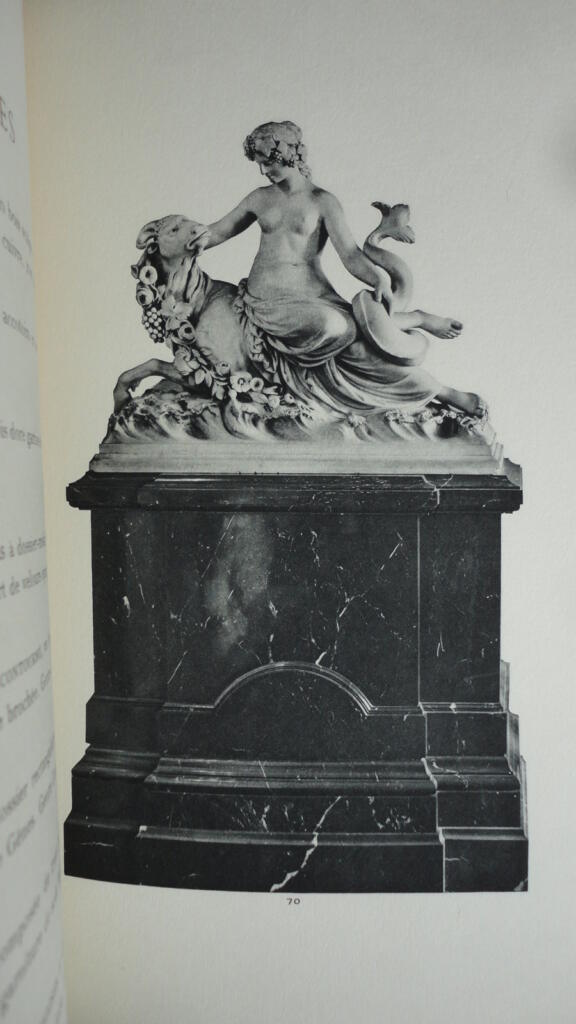 Modern art and decorative elements auction